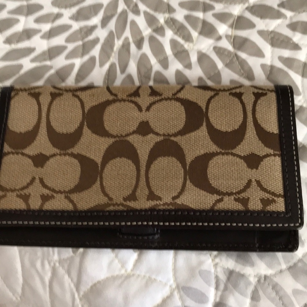Coach check book